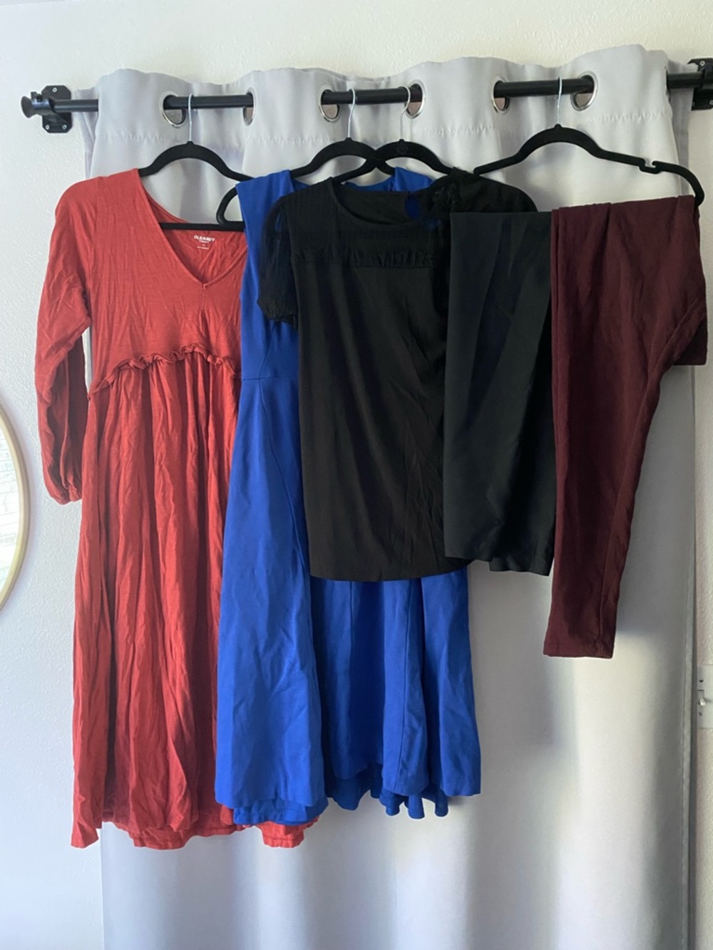 Maternity clothes pack. 2 dresses, 1 shirt, 2 leggings